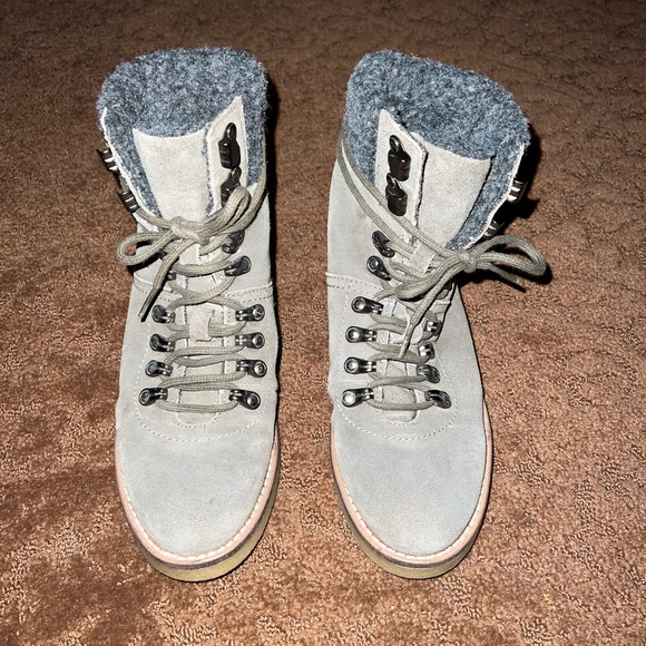 Hiking Boots - Urban Outfitters Gray Suede Gum Sole Winter - Picture 4 of 7